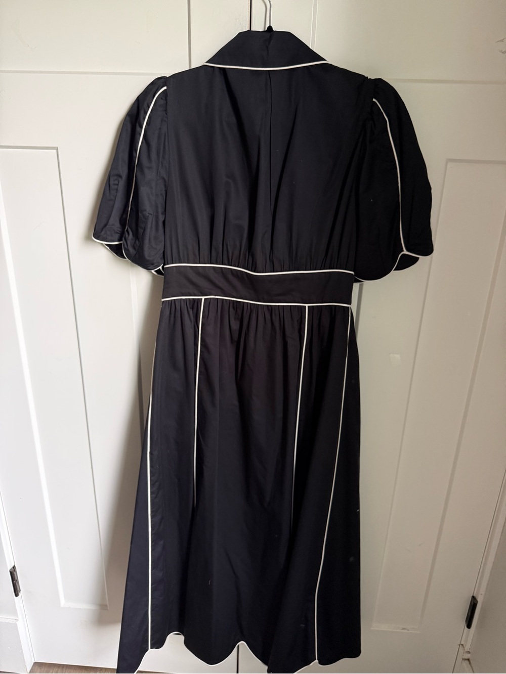 Farm Rio Twisted Cotton Midi Dress with white piping and scalloped hem line. M. - Picture 10 of 11